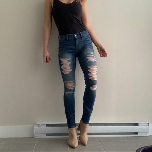 Kendall & Kylie Denim - Kendall & Kylie ripped jeans